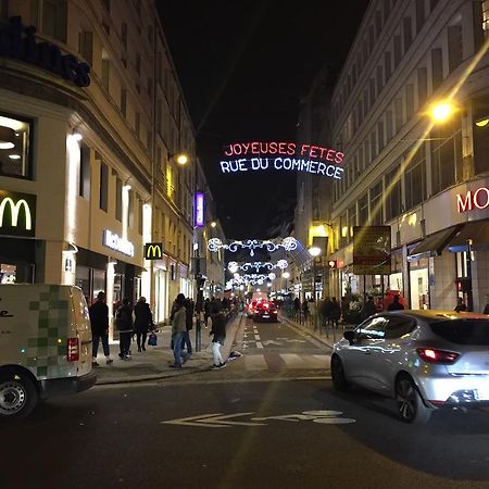 Tour Eiffel Rent Appartamento Parigi Esterno foto